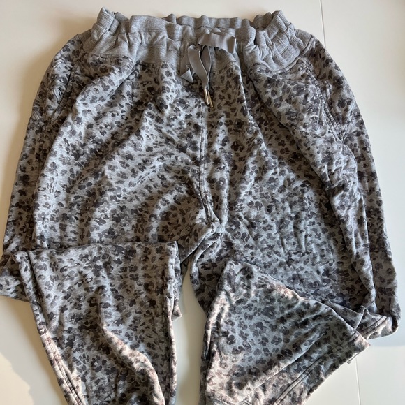 Athleta Leopard Print Balanced Jogger, Size 2xl - Picture 3 of 5